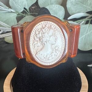 Vintage Apple Juice Bakelite Cameo Stretch Bracelet